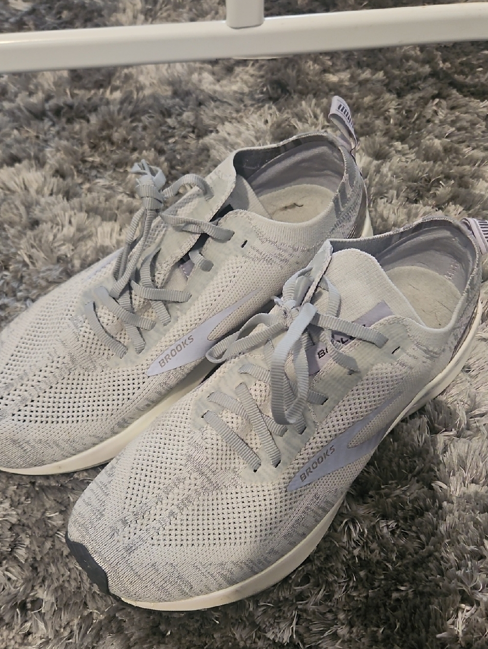 Brooks Bedlam 3 Women's Running Shoes in Light Gray